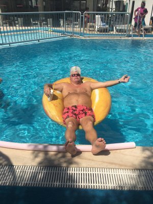 Tuntas Suites Altınkum-泳池