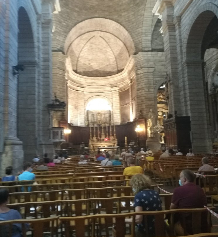 Eglise Collegiale Saint-Jean-佩兹纳斯必去景点