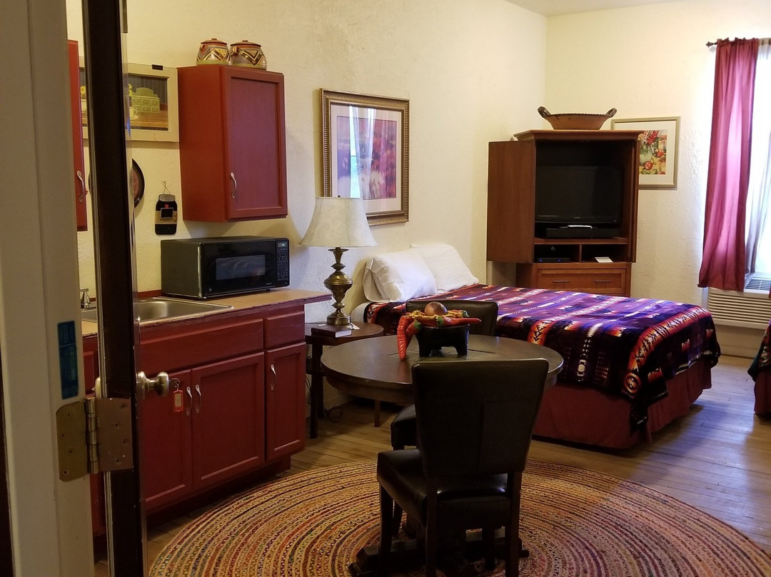 Holly Inn Suites主图