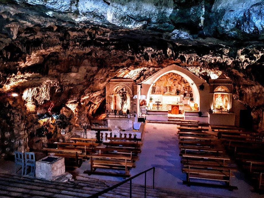 Grotta Sacra di San Michele Arcangelo in Monte Laureto景点图片