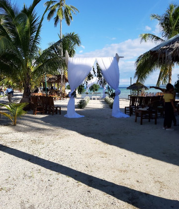 Whispering Palms Island Resort主图