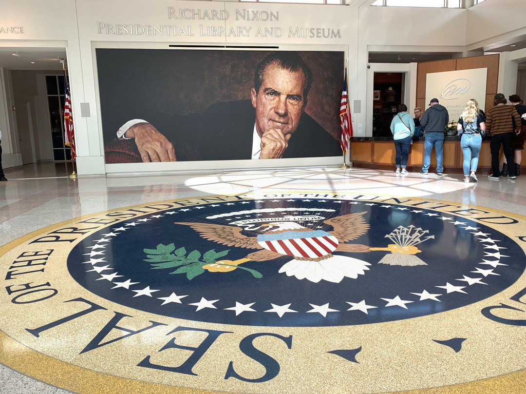 尼克松总统图书馆暨博物馆 -约巴林达必去景点