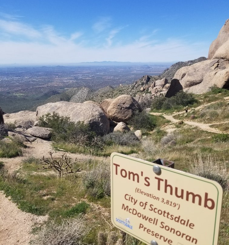 Tom's Thumb Trailhead景点图片
