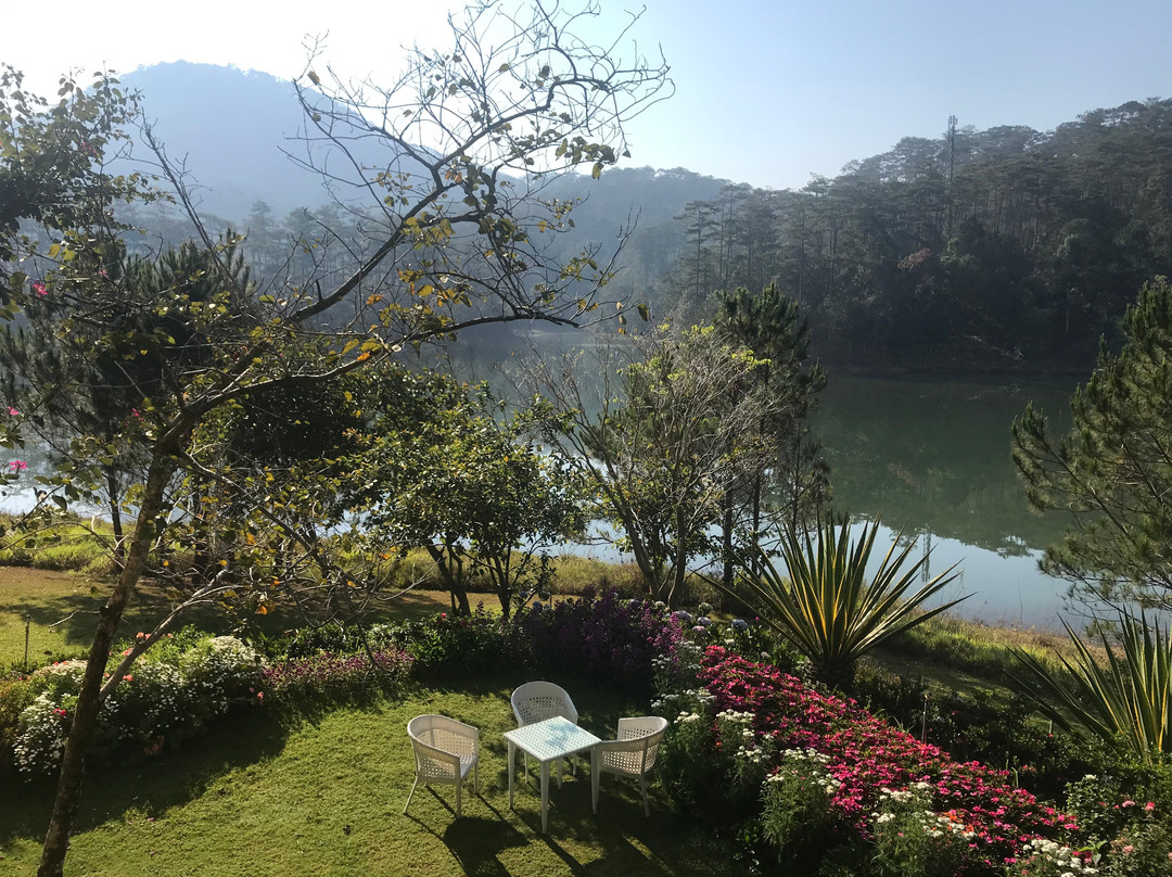 平安村度假酒店主图