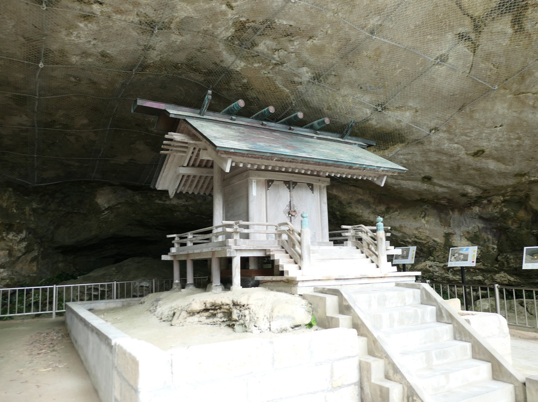 Ozakai Cave景点图片