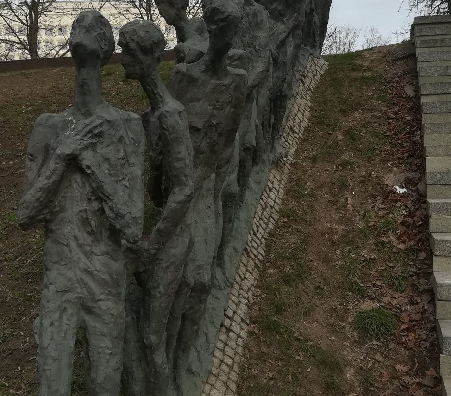 Monument to Fallen Jewish People on March 2, 1942-明斯克必去景点