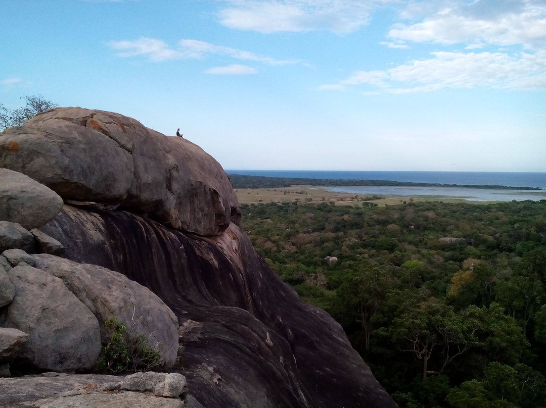 Kudumbigala Monastery-阿鲁甘湾必去景点