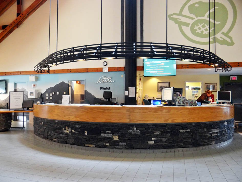 Travel Alberta Field Visitor Information Centre景点图片