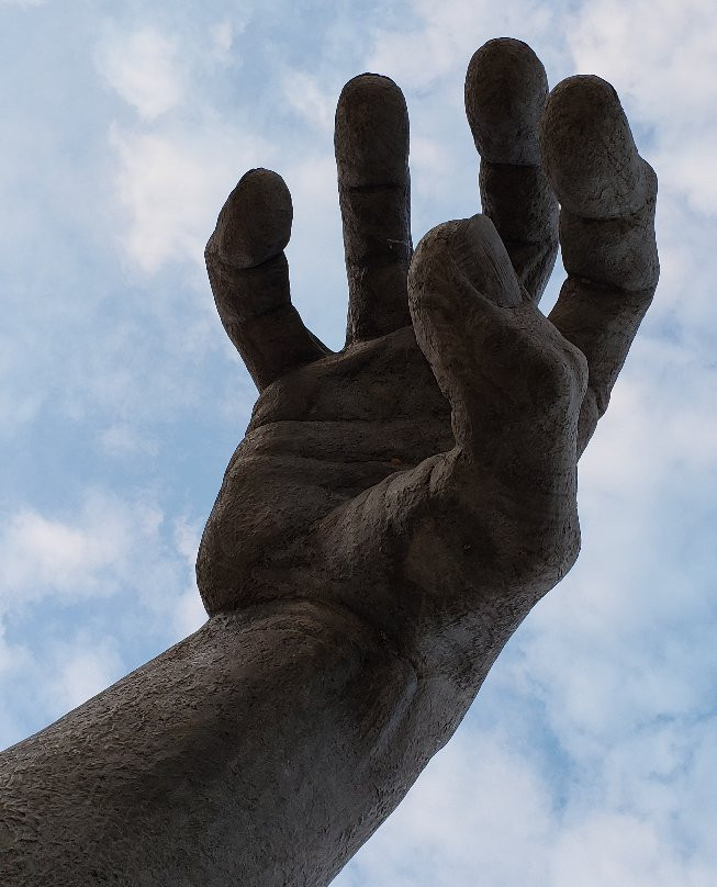 The Awakening Sculpture-国家港口必去景点