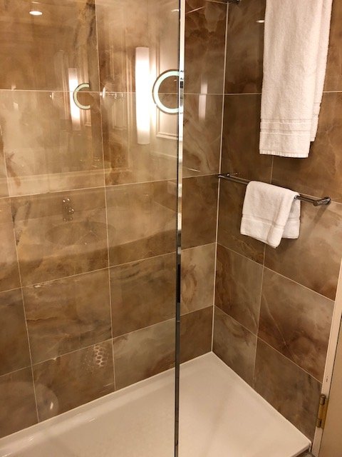 居特斯洛公园酒店-浴室