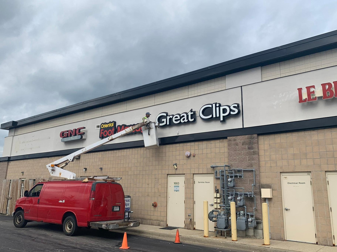 Nuer Lighting & Signs-巴拉汀必去景点