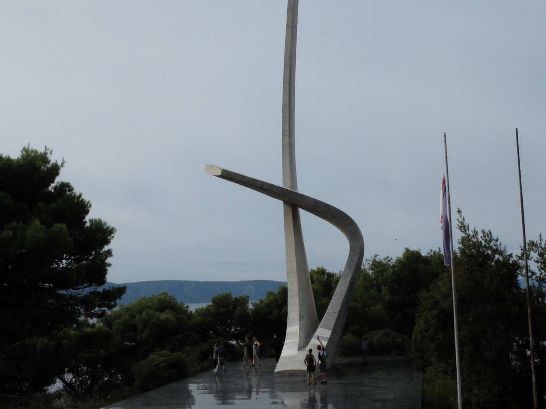 Seagull Wings Monument景点图片