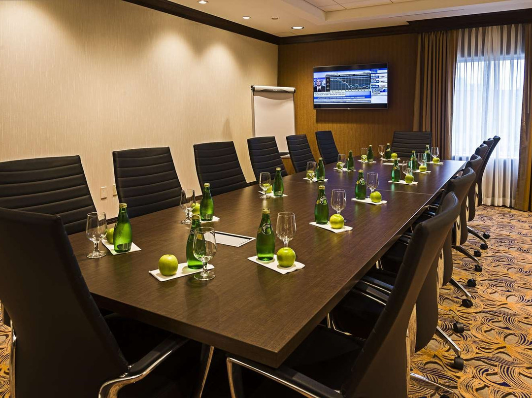 Hampton Inn by Hilton Ottawa Airport主图