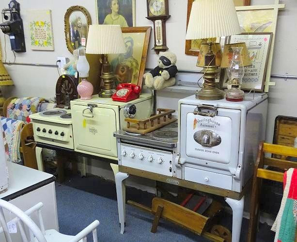 Dave's Antiques景点图片