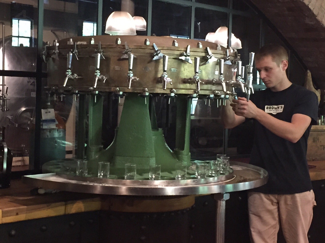 Eagle Bridge旅游景点-Brown's Brewing Company