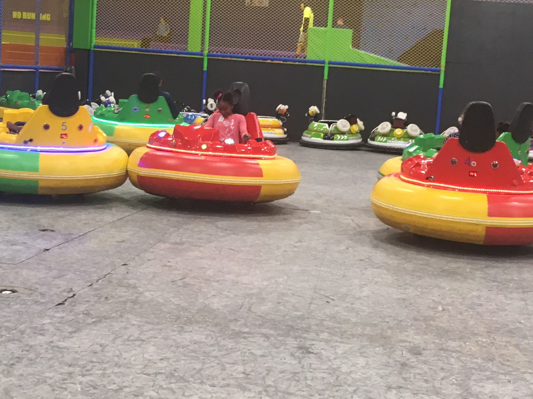 Fun City Trampoline Park景点图片