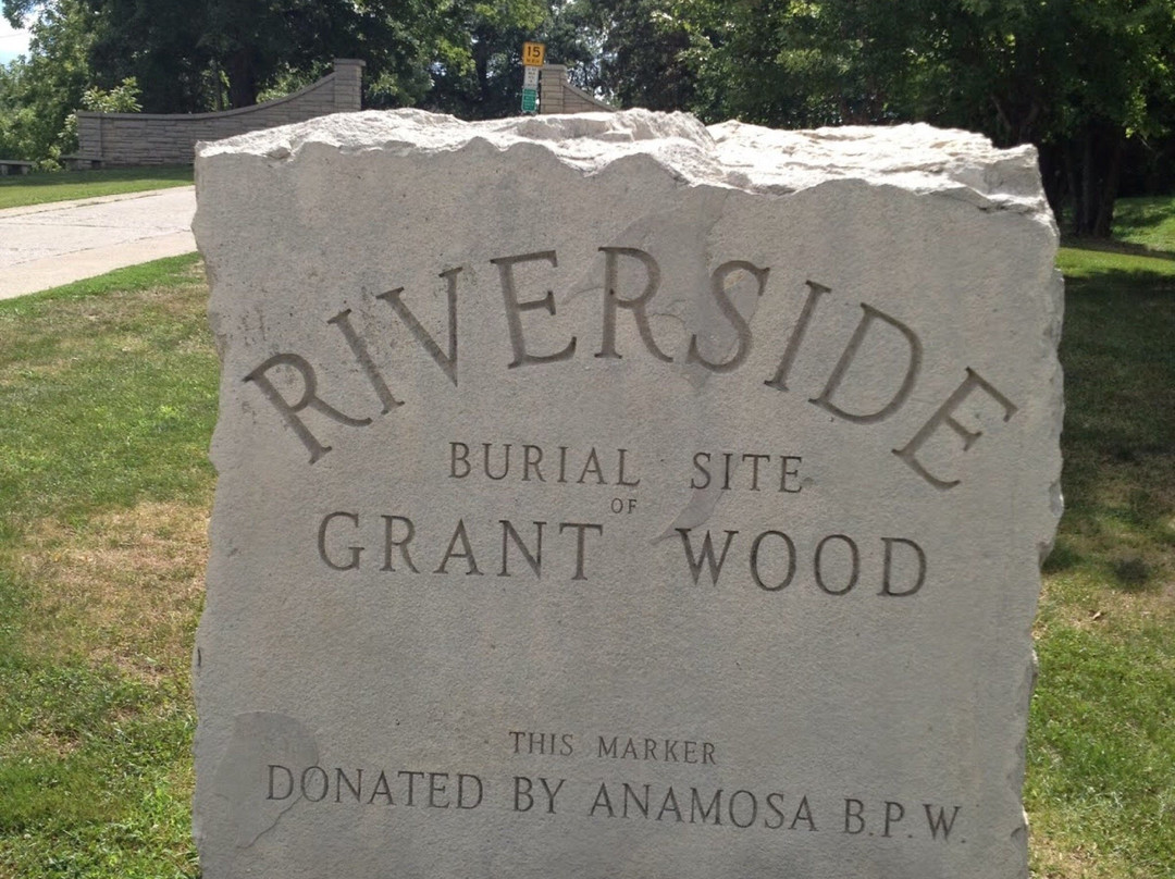 Riverside cemetery景点图片