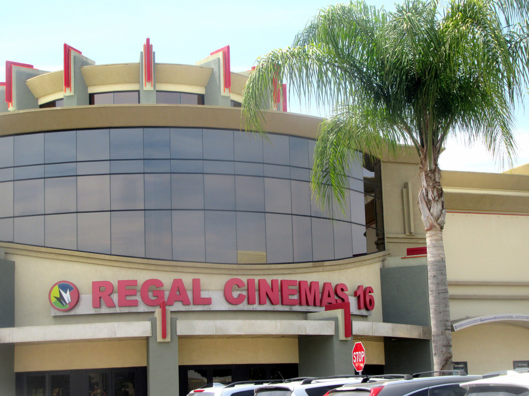 Regal Cinemas Escondido Stadium 16 IMAX Movie Theater景点图片