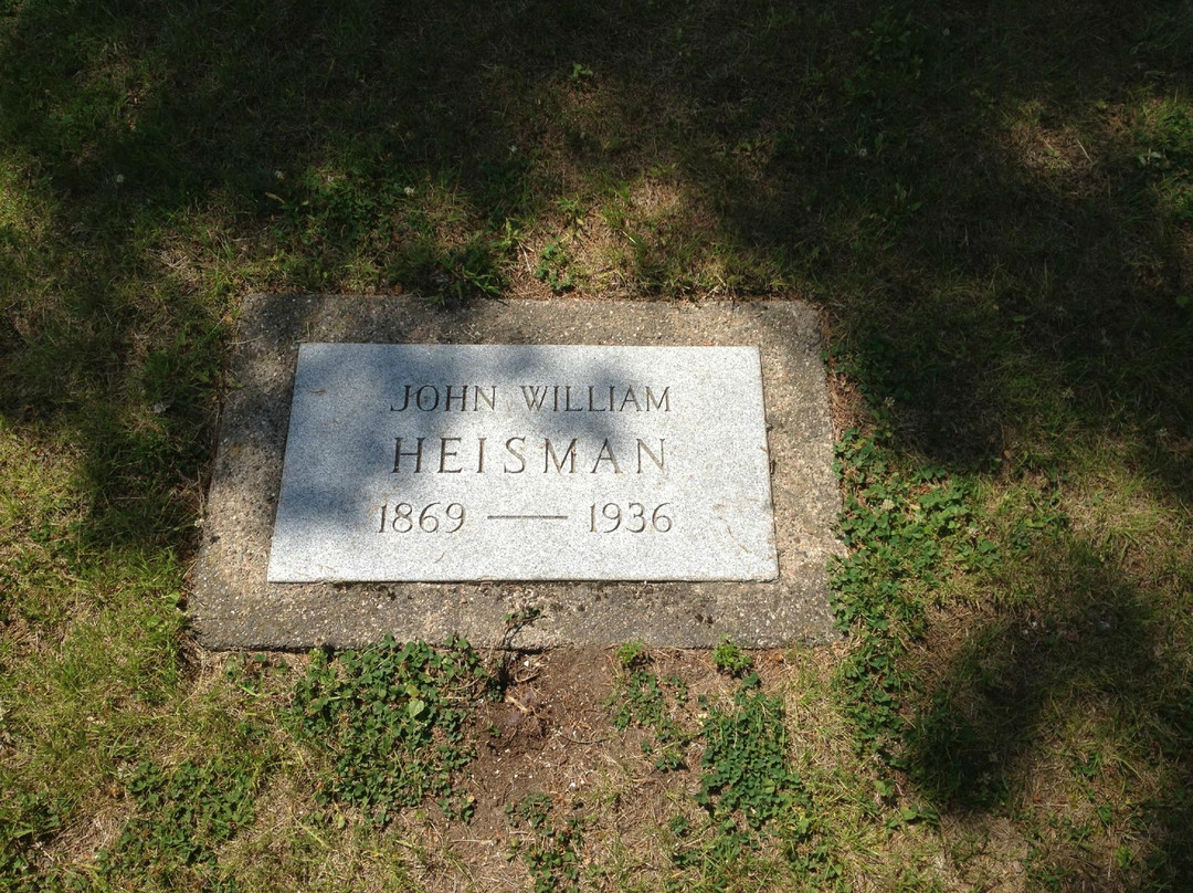 John Heisman's Grave of Heisman Trophy fame景点图片