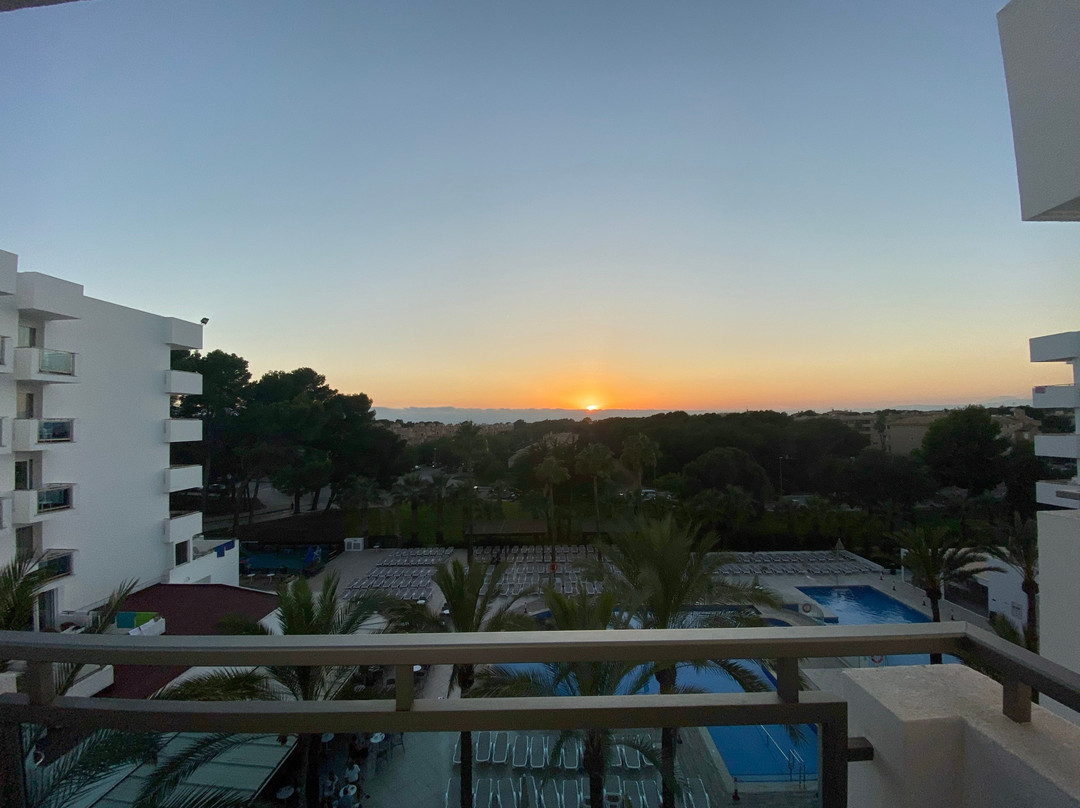 奥拉马约里酒店主图