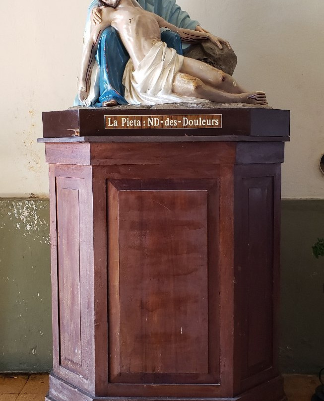 St. Sauveur Cathedral-卡宴必去景点