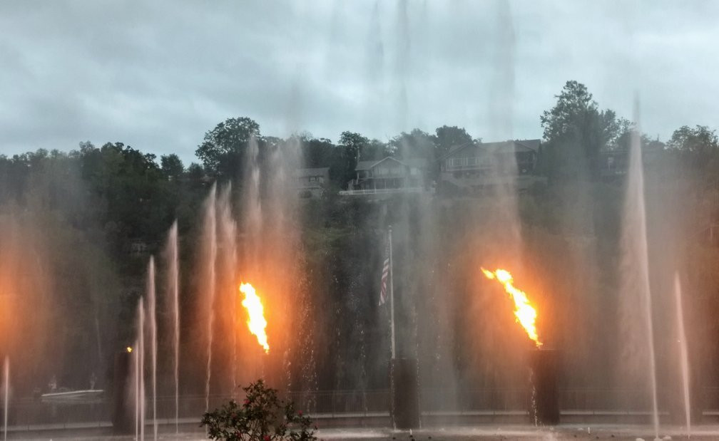 Branson Landing Fountain Show景点图片