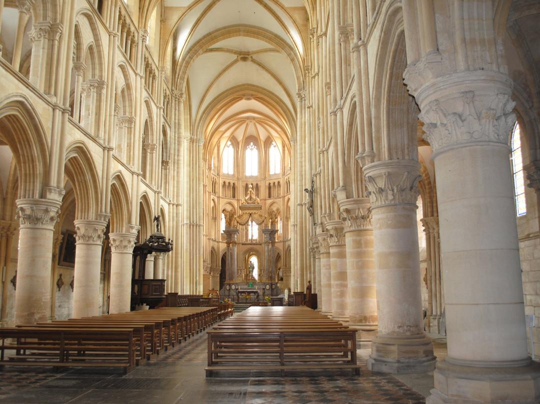 Abbatiale Notre Dame de Mouzon景点图片