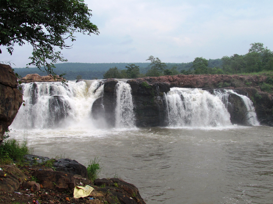 Bogatha Waterfall景点图片