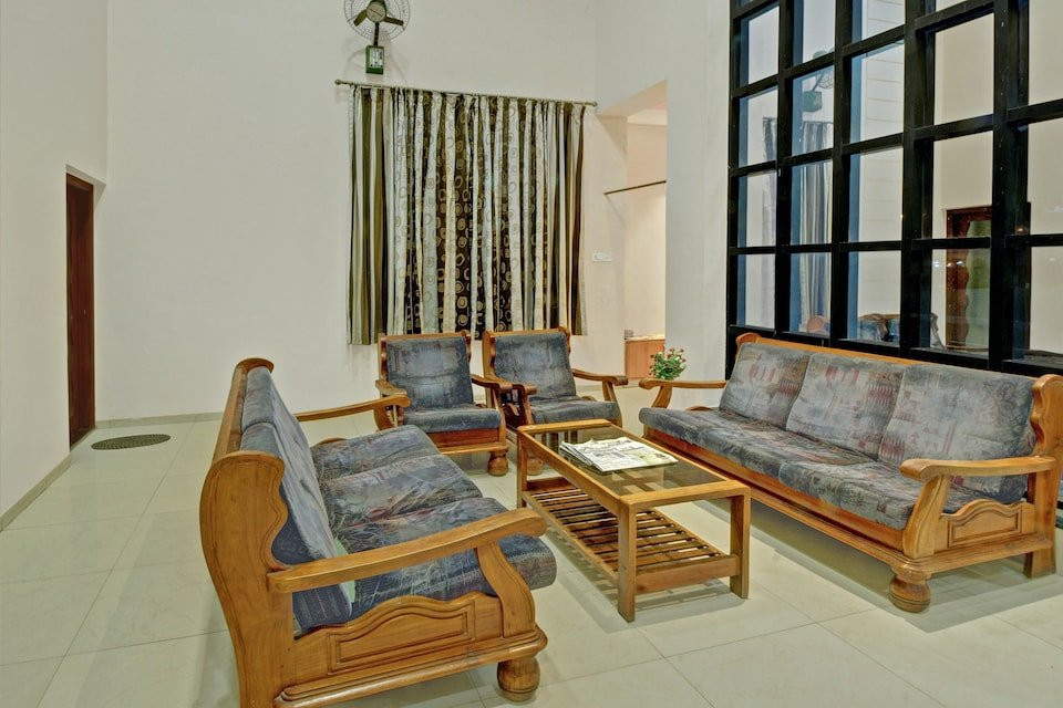 OYO 30636 Hotel Navaratna International主图