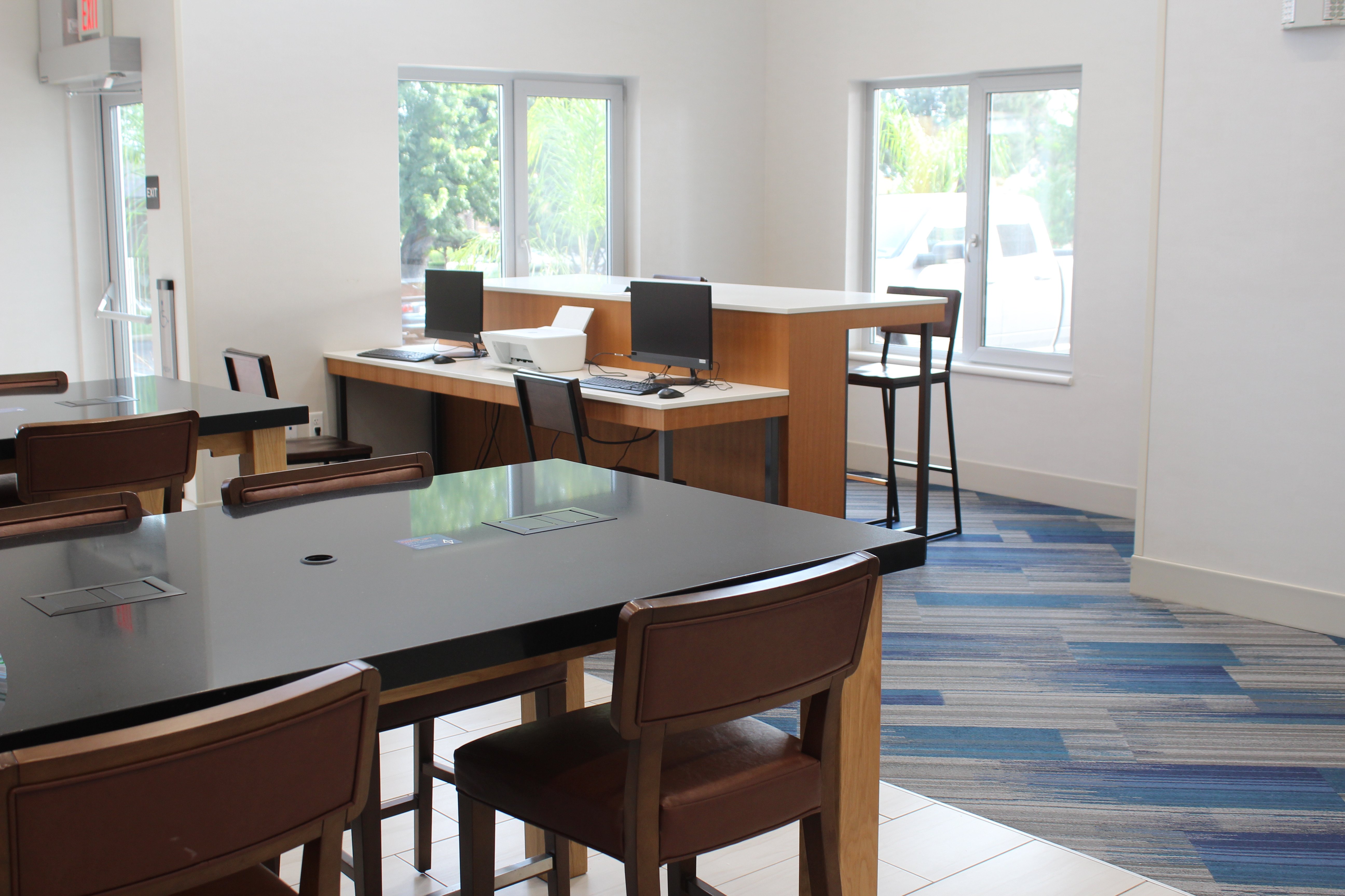 Holiday Inn Express & Suites Redding By IHG-餐饮