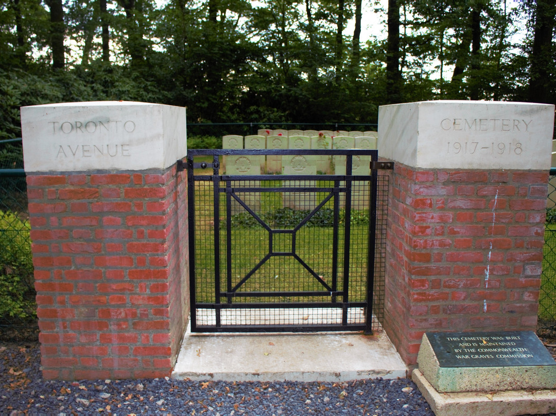 Toronto Avenue Cemetery景点图片