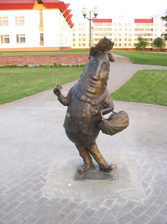Monument to Cucumber-Shklou必去景点
