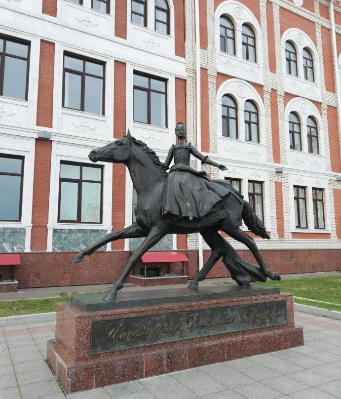 Monument to Empress of Russia Elizaveta-Yoshkar-Ola必去景点