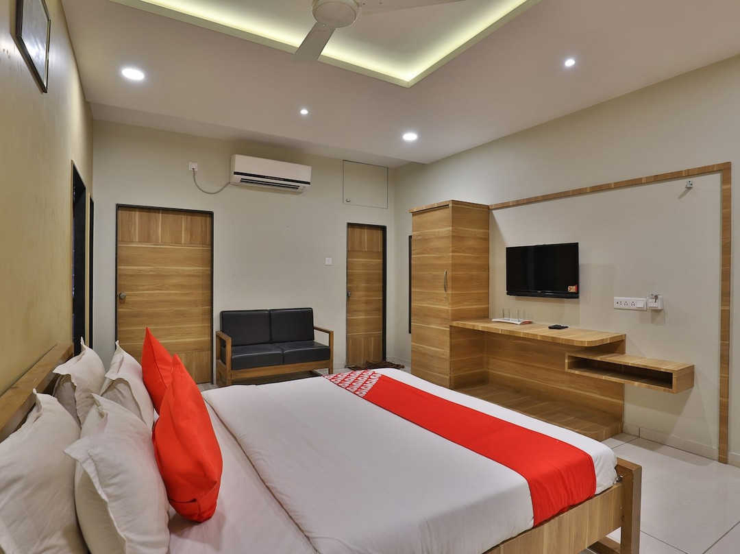 Hotel Om Palace And Party Plot Palitana主图