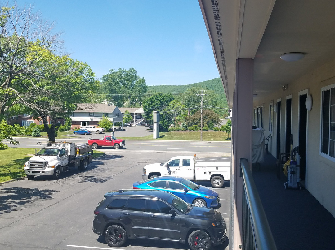 Howard Johnson by Wyndham Lenox主图