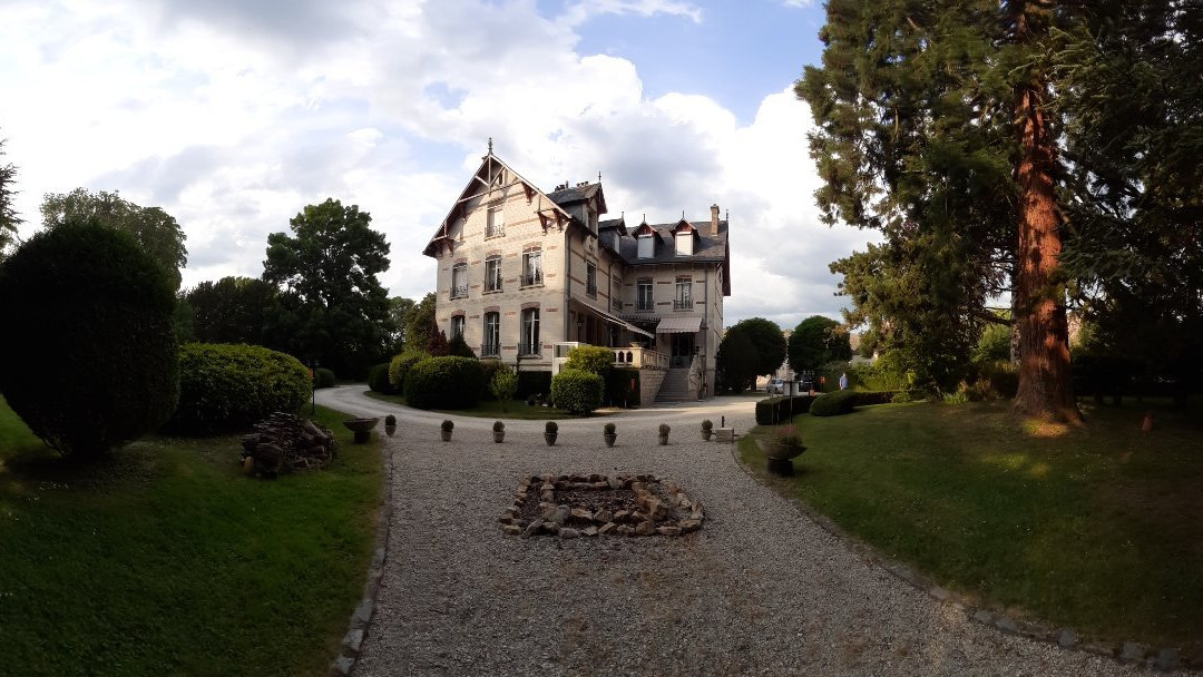 格拉维耶酒店主图