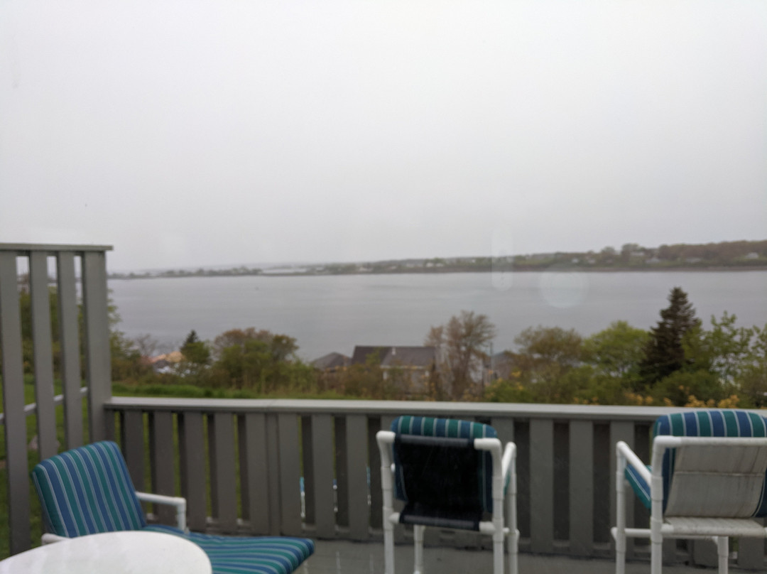 Log Cabin: An Island Inn主图