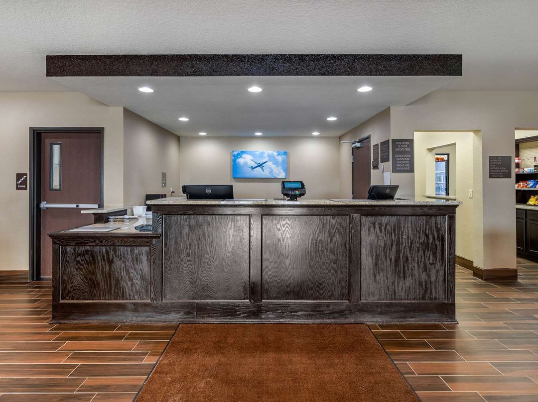 Comfort Inn & Suites Cedar Rapids CID Eastern Iowa Airport主图