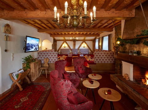 施瓦泽阿德勒酒店主图