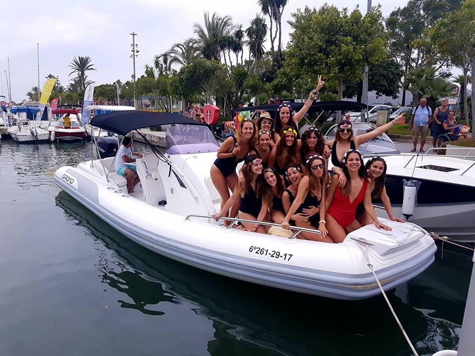 Mallorca Boat Hire-阿尔库迪亚港必去景点