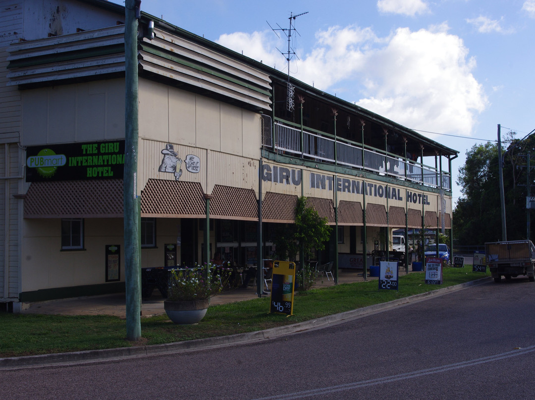 Cape Cleveland餐馆和美食-Giru International Hotel