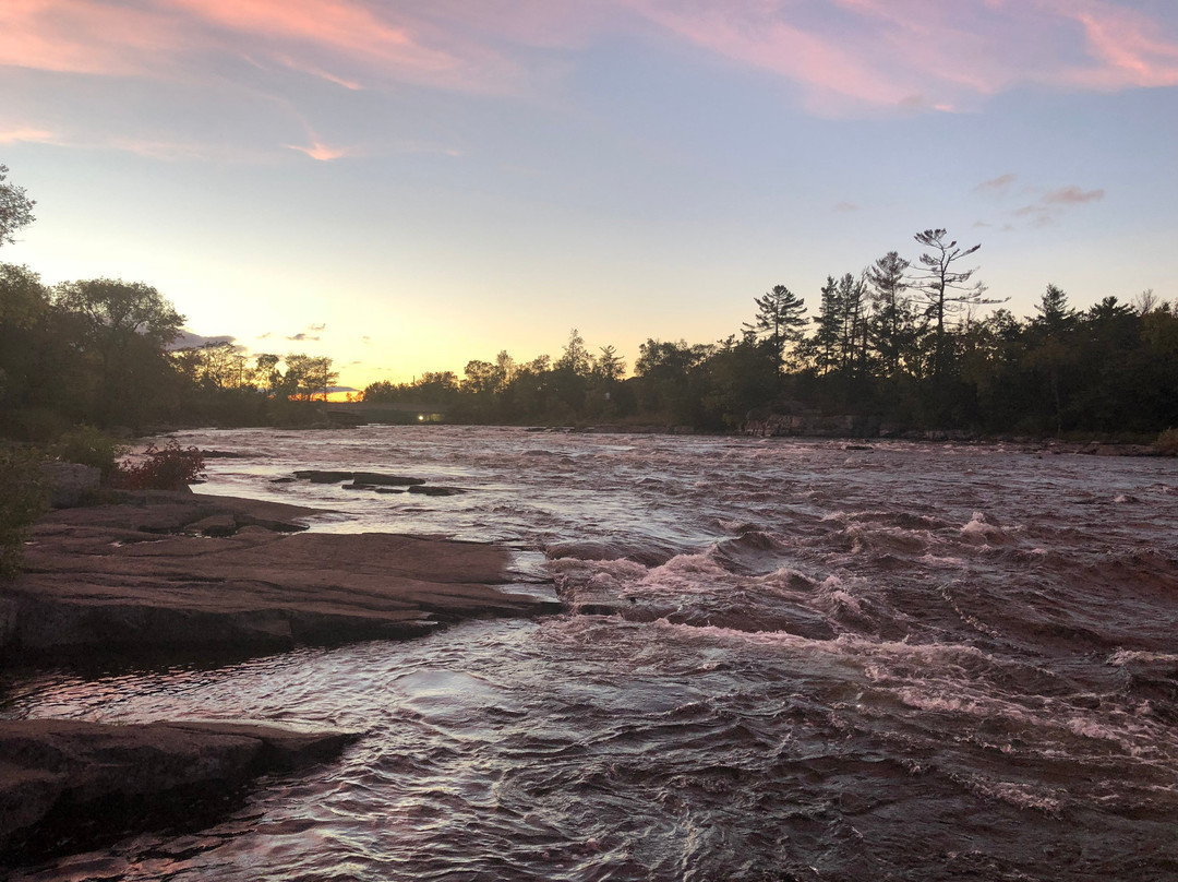 Burleigh Waterfall景点图片