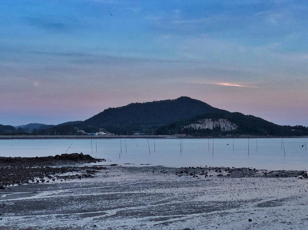 Muan Beach Hotel主图