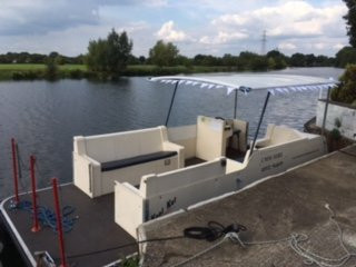 Chertsey Meads Marine Boatyard - Day Boats景点图片