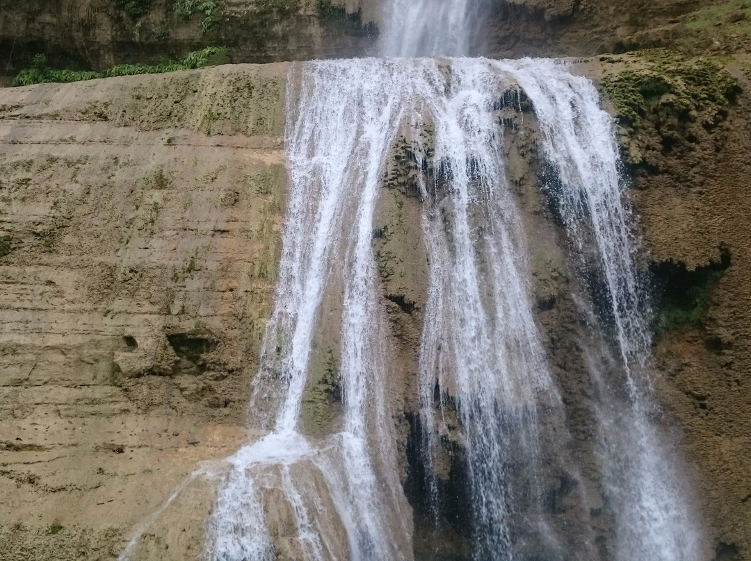 Can-umantad Falls景点图片