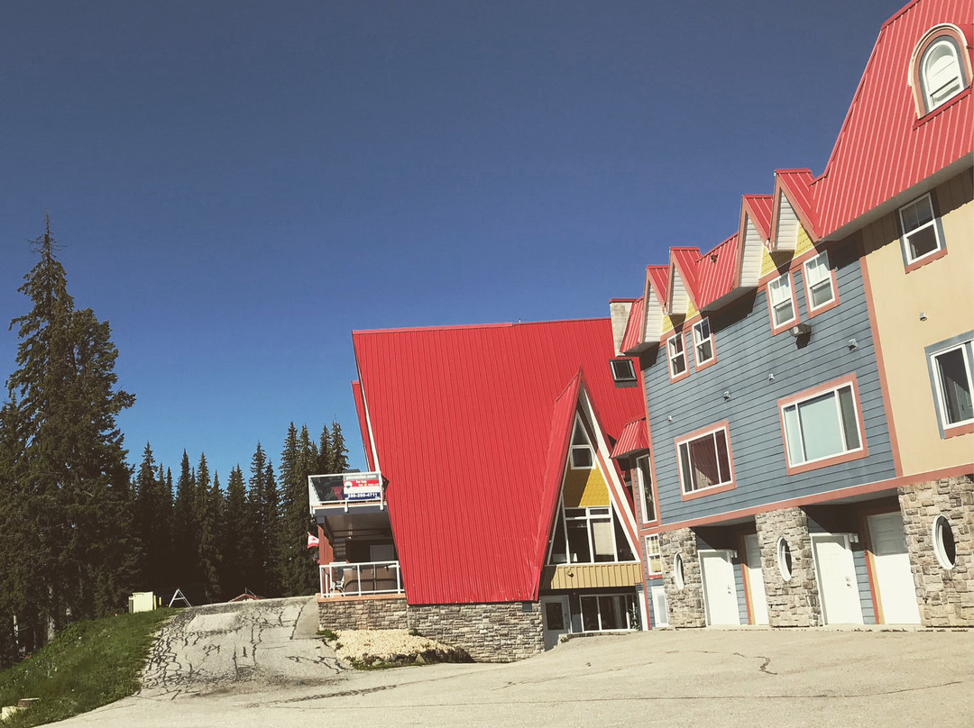 The Pinnacles Suites & Townhomes主图