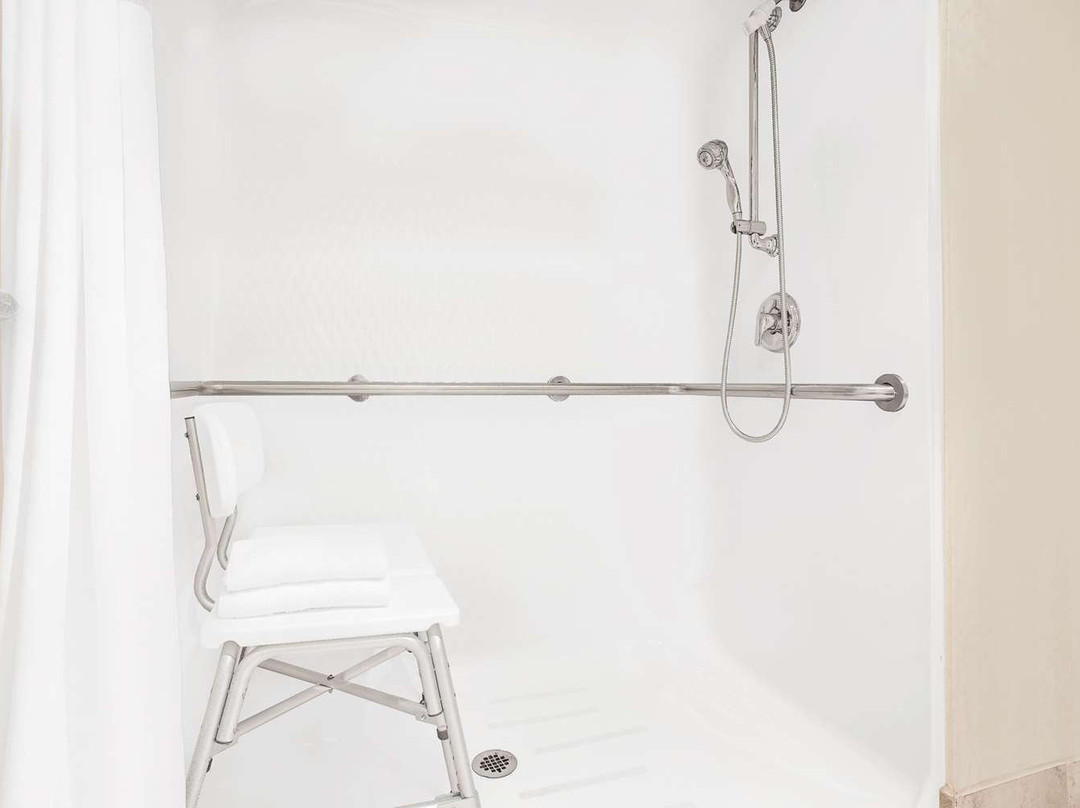 Ramada by Wyndham Hancock Waterfront主图