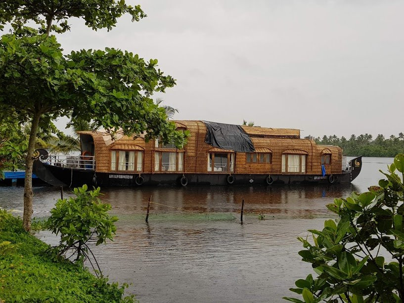 Vasundhara Sarovar Premiere主图