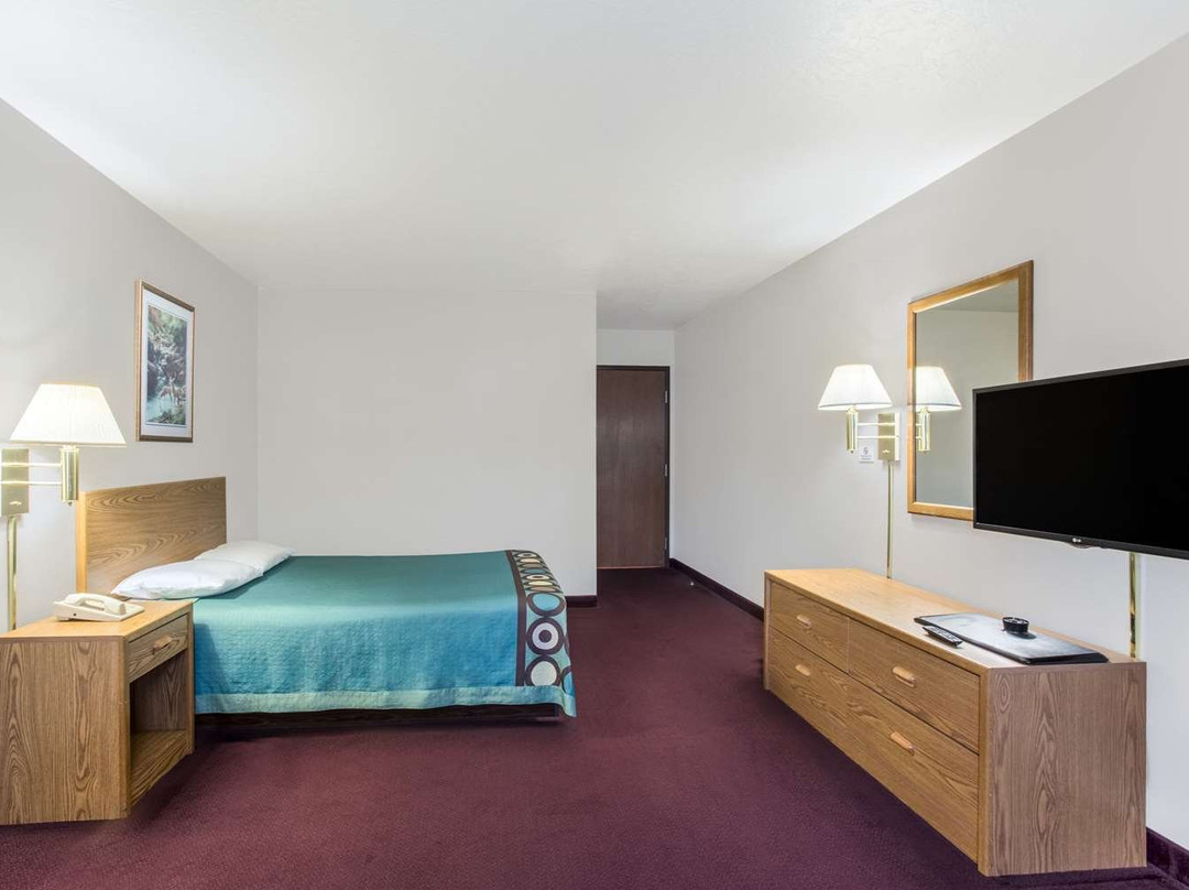 布莱克福特速8酒店主图