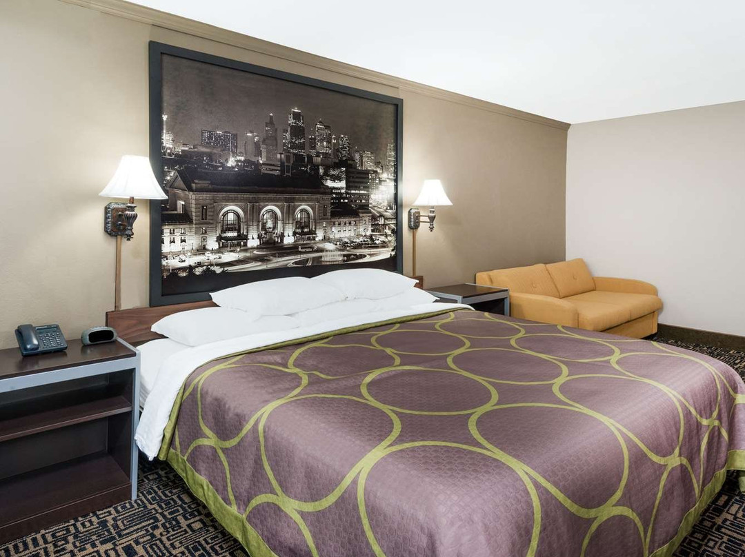 Super 8 by Wyndham Warrensburg主图